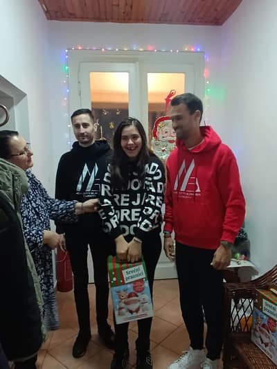 Фотографија из албума „Хуманитарна Помоћ“