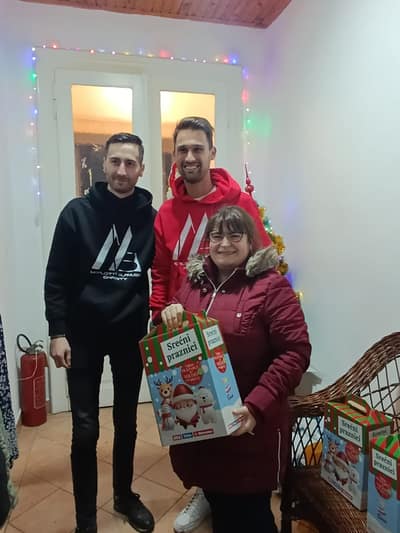 Фотографија из албума „Хуманитарна Помоћ“