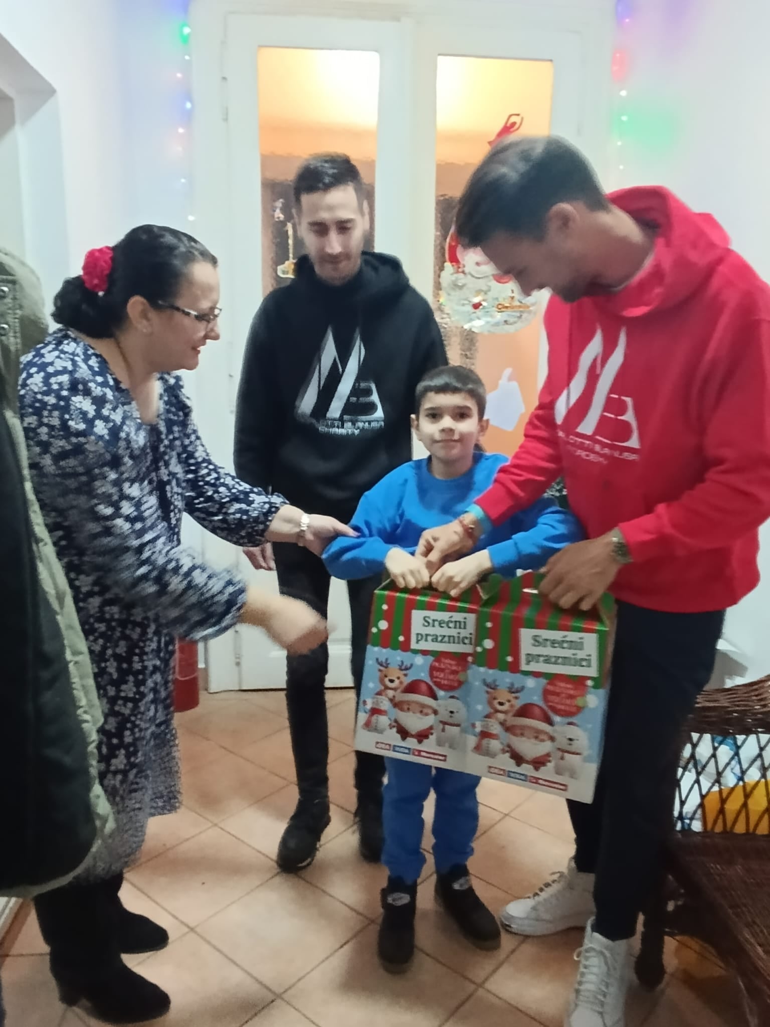 Хуманитарна Помоћ - фотографија 3