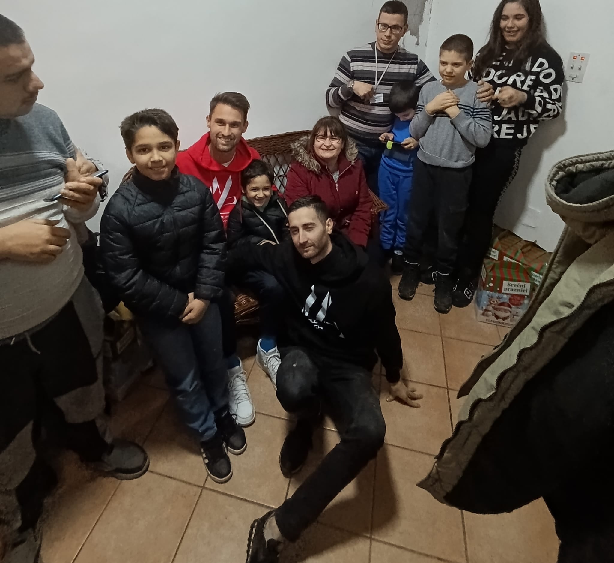 Хуманитарна Помоћ - фотографија 13